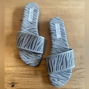 Steven New‎ York Animal Print Slip on Sandal Gray Silver Women’s 8 Preloved